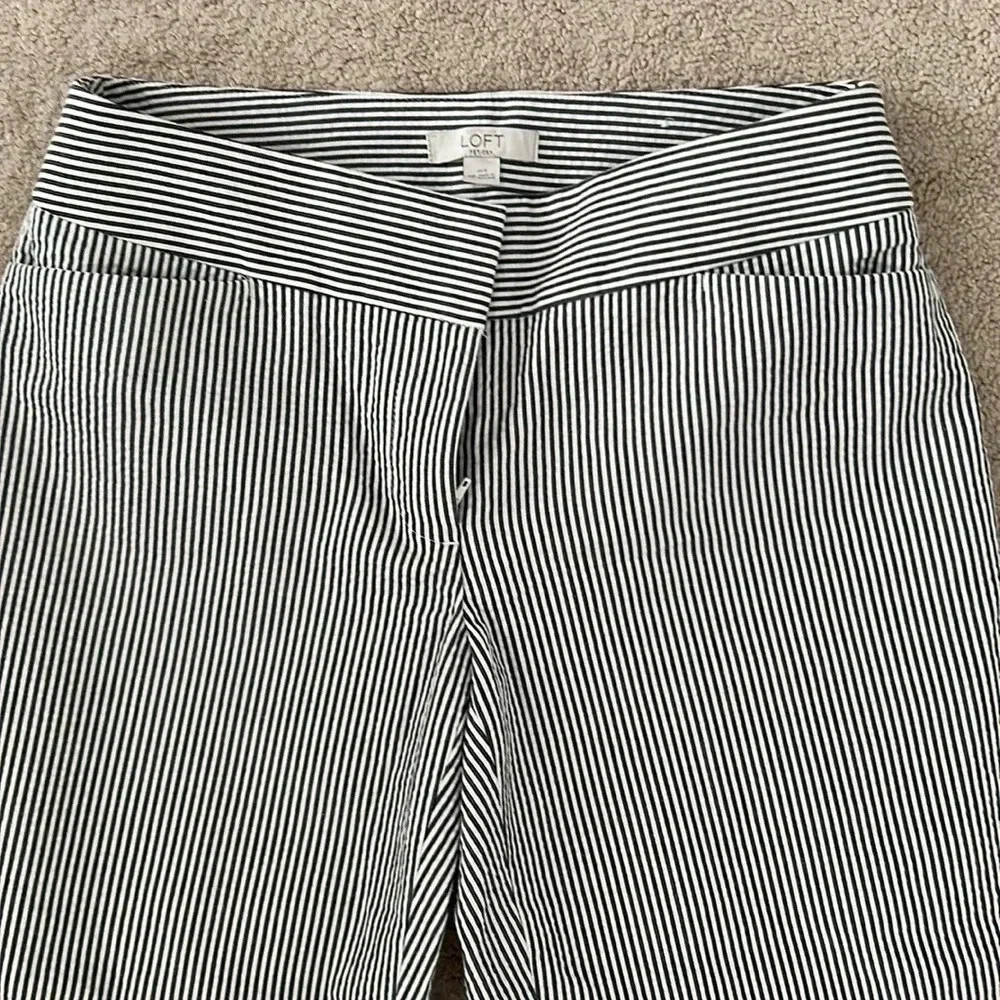 LOFT horizontal striped Capri pants size 0 black and cream